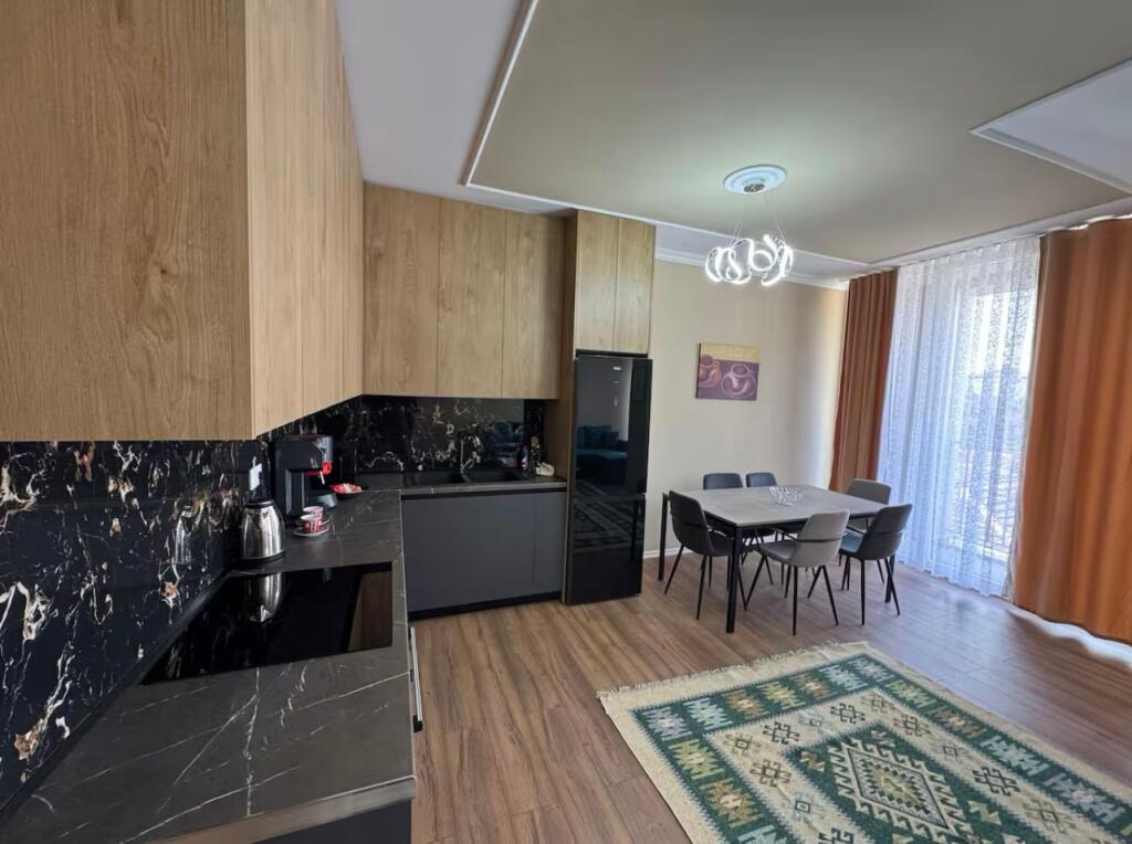 QIRA APARTAMENT 2+1+2 PRANE GJIMANZIT PARTIZANI
