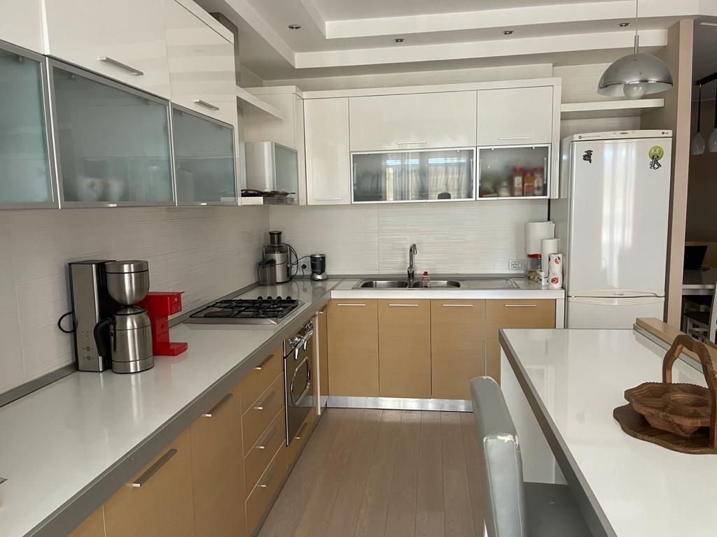 Appartamento moderno 2+1+2 in affitto a Yzberisht vicino al bar Flavio