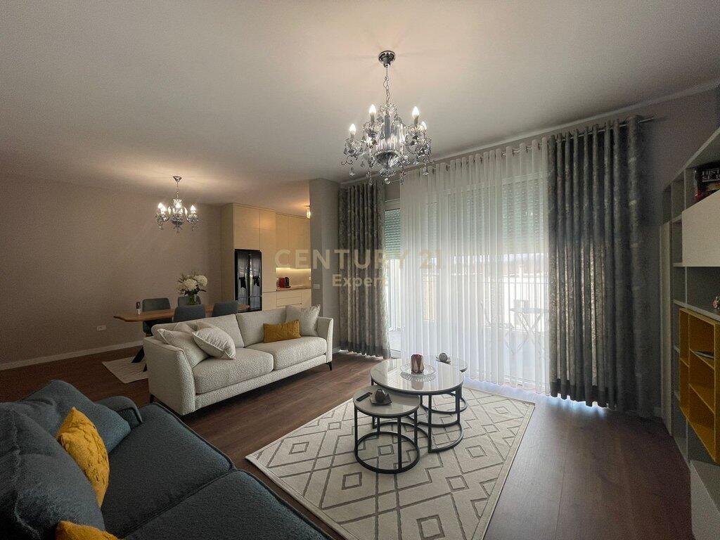 Apartment 3+1+2 with 2 parking spaces for rent at Park Life – Dry Lake!