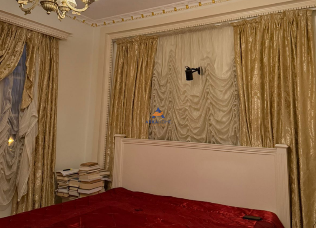 VILË 4-KATËSHE PËR SHITJE “KODRA E PRIFTIT” 900.000 EURO