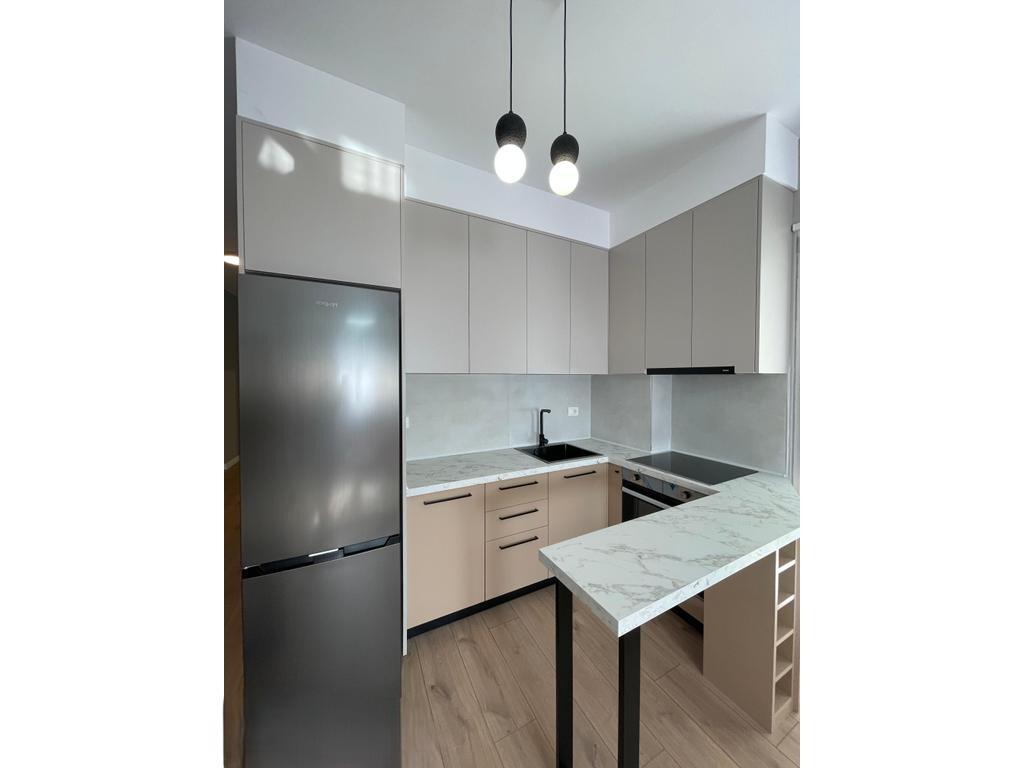 APARTAMENT 1+1 ME POST PARKIMI PER QIRA TEK PAZARI I RI 1,000 € /Muaj