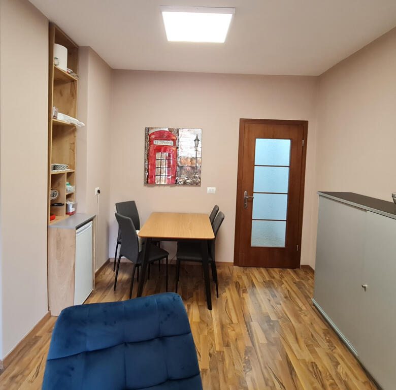 BUSINESS ENVIRONMENT  WITH 2 PARKING SPACES FOR RENT