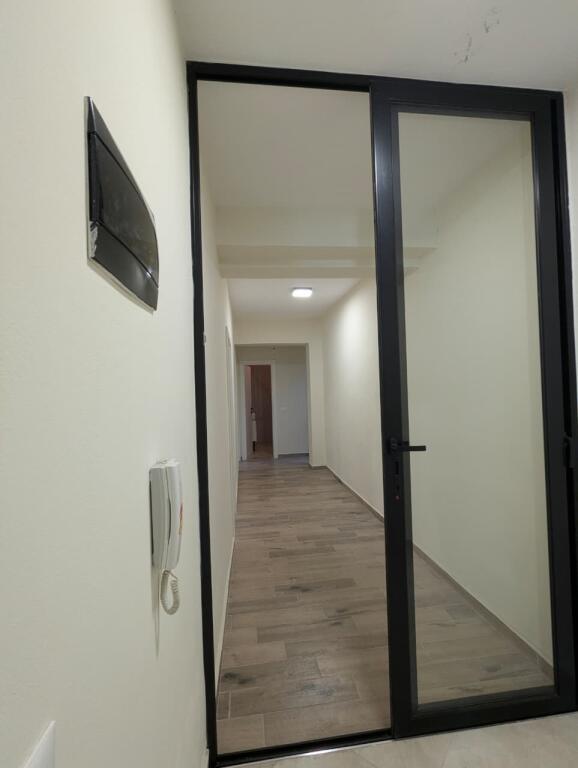 Casa in affitto per attività 2+1+ (2 posti auto) In Via Elbasan, vicino alla banca BKT