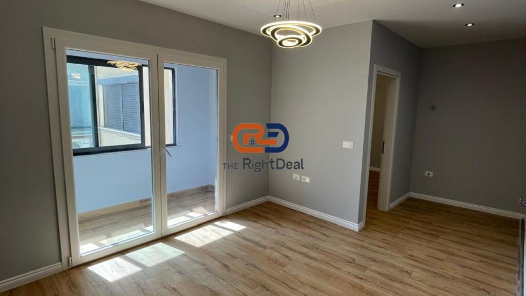 Tek Rruga 5 Maji, Shitet Apartament 1+1 I Investuar!!!