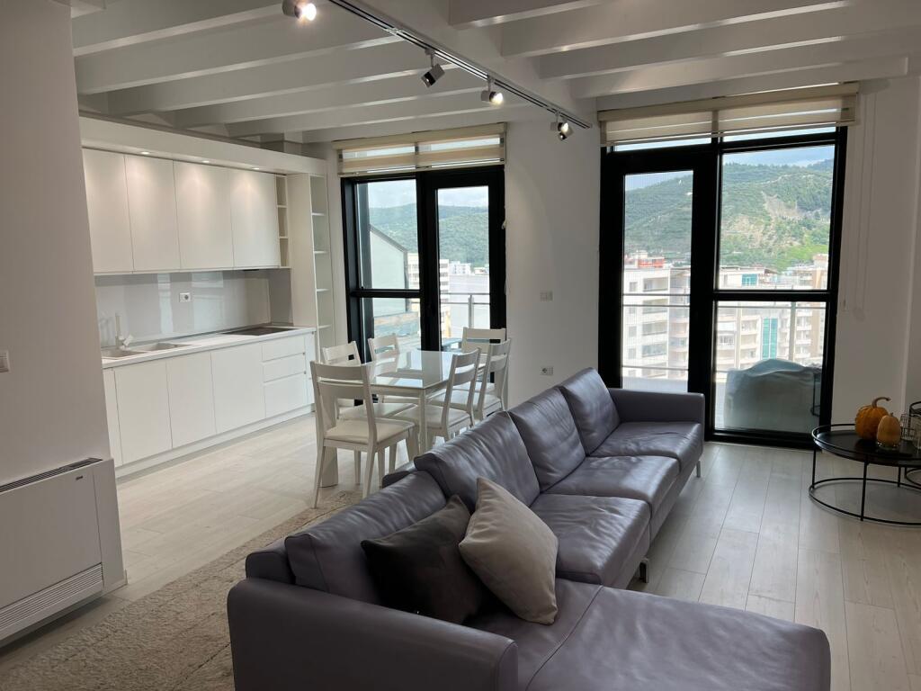 Penthouse Per Qera Ne Lungomare, Vlore
