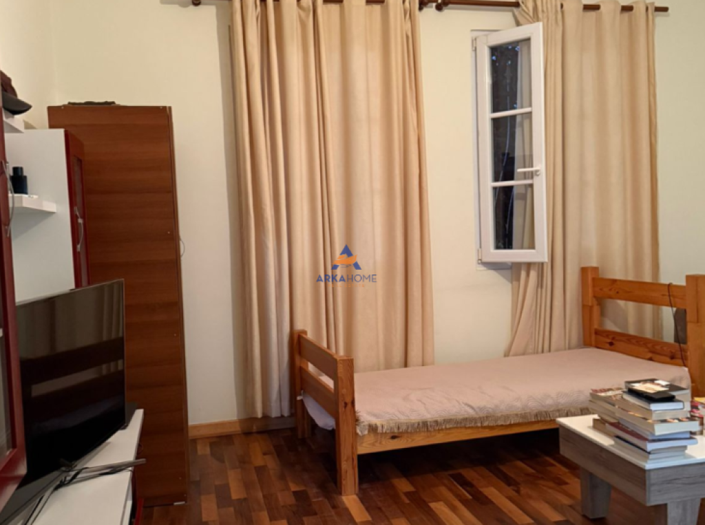 VILË 4-KATËSHE PËR SHITJE “KODRA E PRIFTIT” 900.000 EURO
