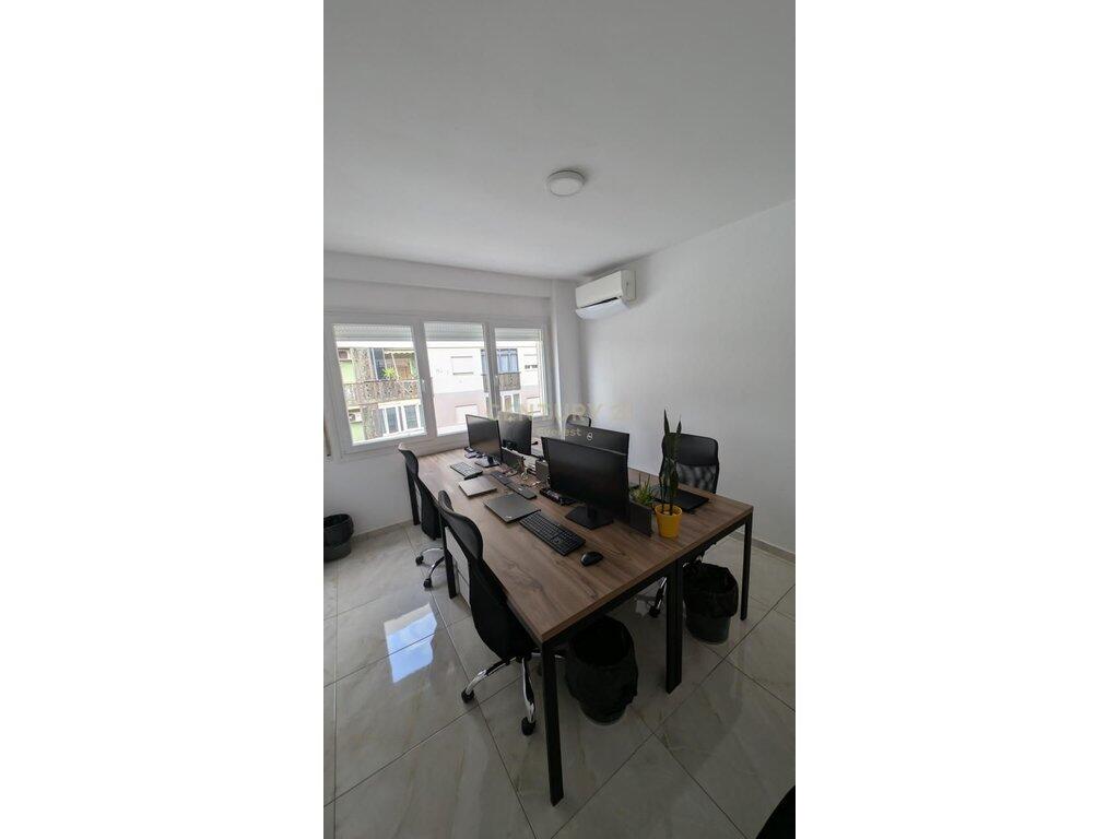 Zogu i Zi – Ufficio in affitto vicino a Ring Center!