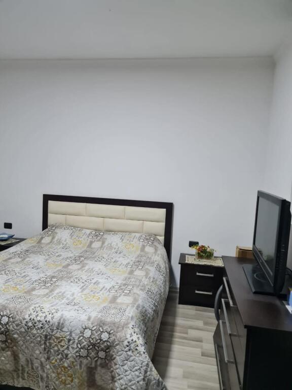 KOPSHTI BOTANIK,  shesim apartament: 1+1 te adoptuar ne 2+1