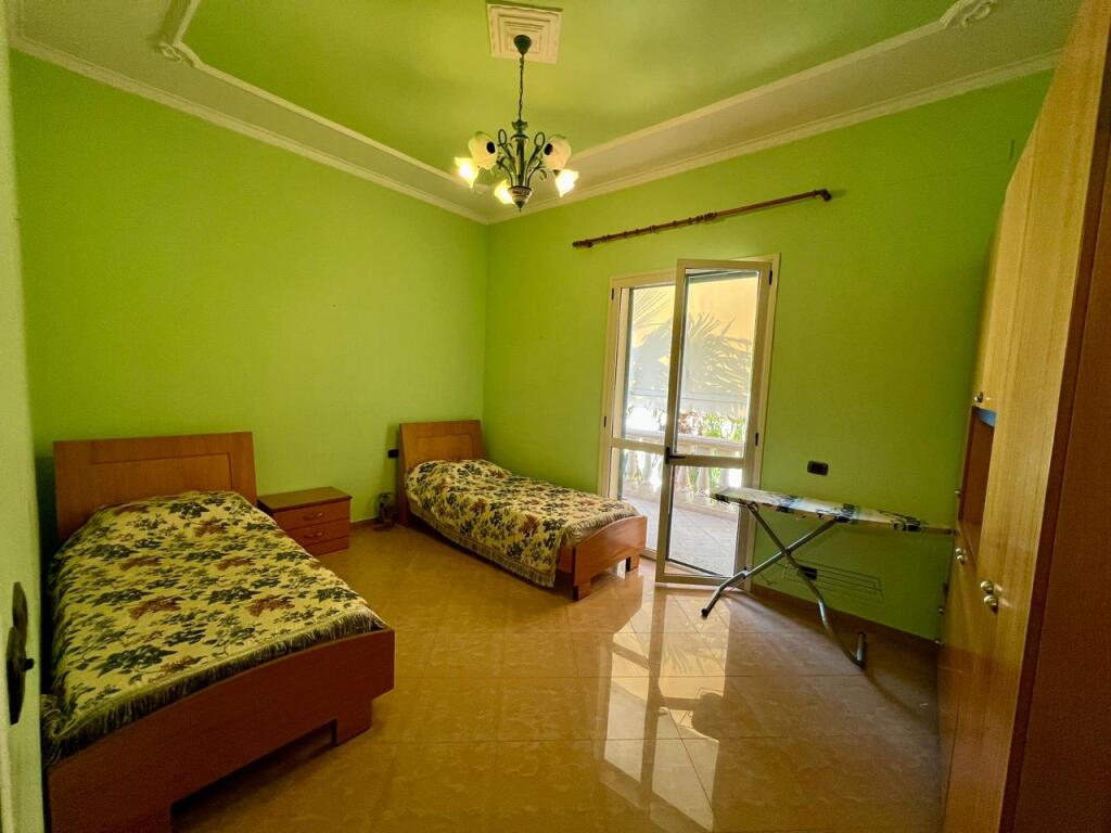 Shitet Vilë 3-Katëshe, pranë Lungomare, Vlorë.