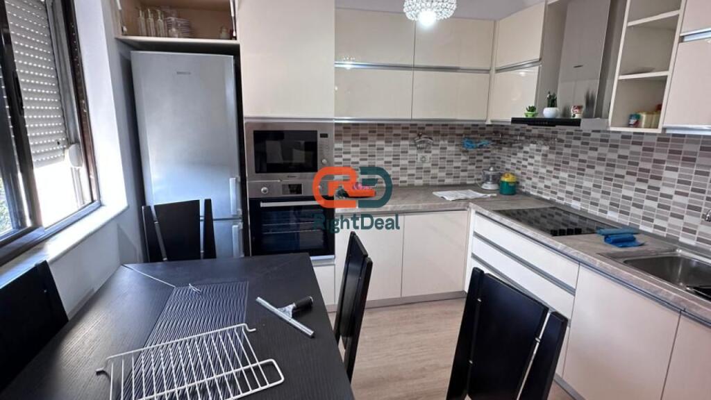 Ne Rrugen Bardhyl, Buze Rruge Kryesore, Shitet Apartament 2+1, me Orientim dhe Vendndodhje Perfekte!