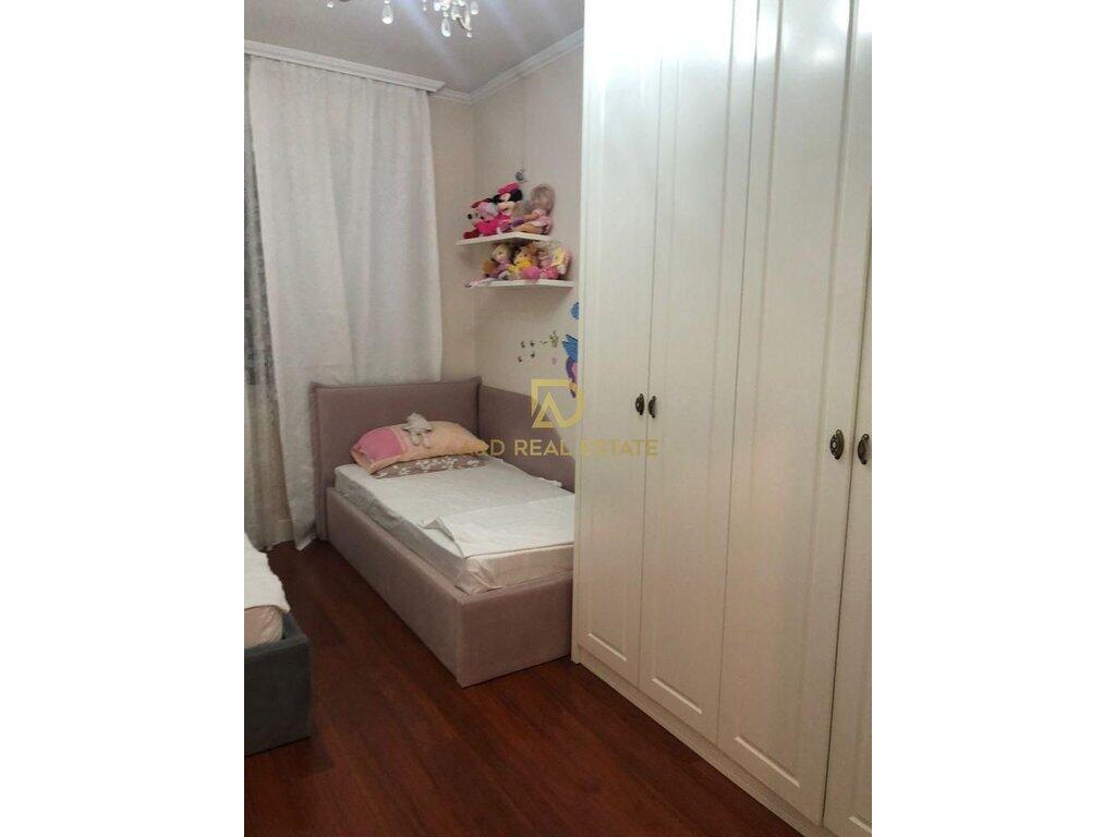 Shitet Apartament 2+1+2 - ISH STACIONI I TRENIT