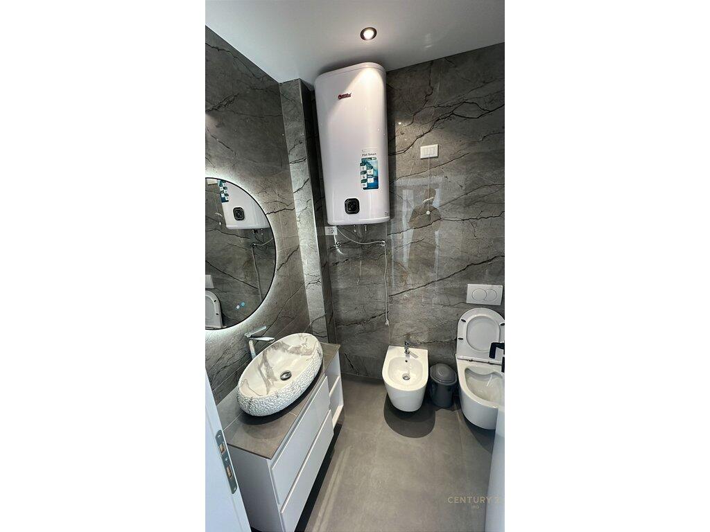 Apartament ose zyre 2+1 me qira tek Lake View Residence!