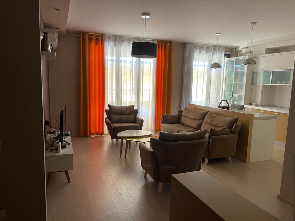 Appartamento moderno 2+1+2 in affitto a Yzberisht vicino al bar Flavio