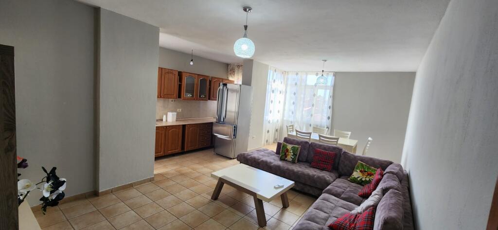 Shitet Apartament 2+1+2 | Rruga Fortuzi, Tiranë