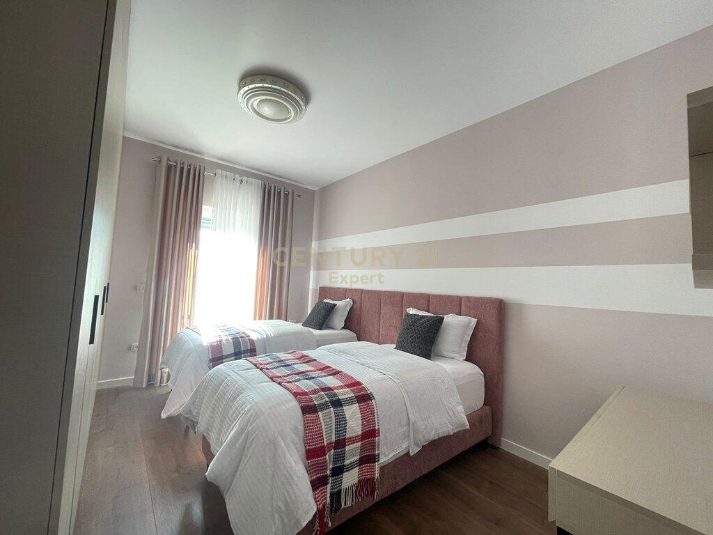 Apartment 3+1+2 with 2 parking spaces for rent at Park Life – Dry Lake!