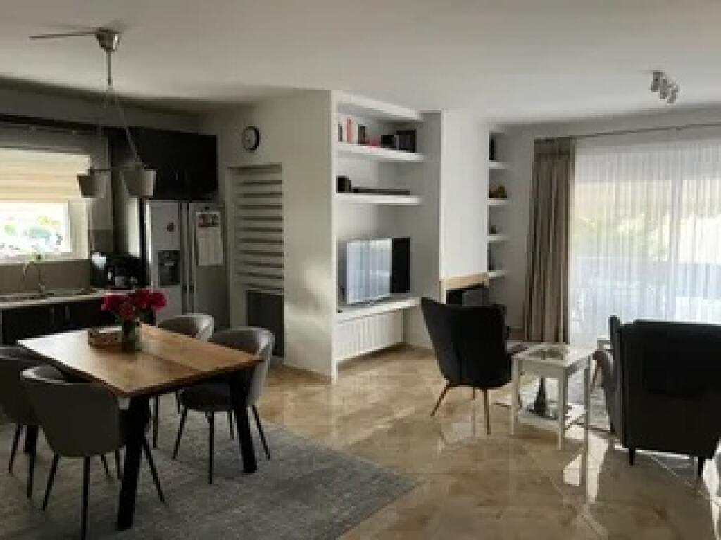 Apartament Me Qera 2+1 Tek Gjimnazi Cajupi (ID B2201388) Tirane.