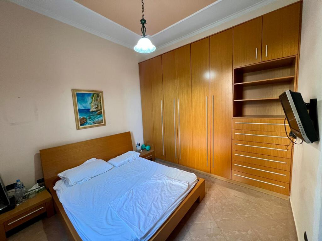 Shitet Vilë 3-Katëshe, pranë Lungomare, Vlorë.
