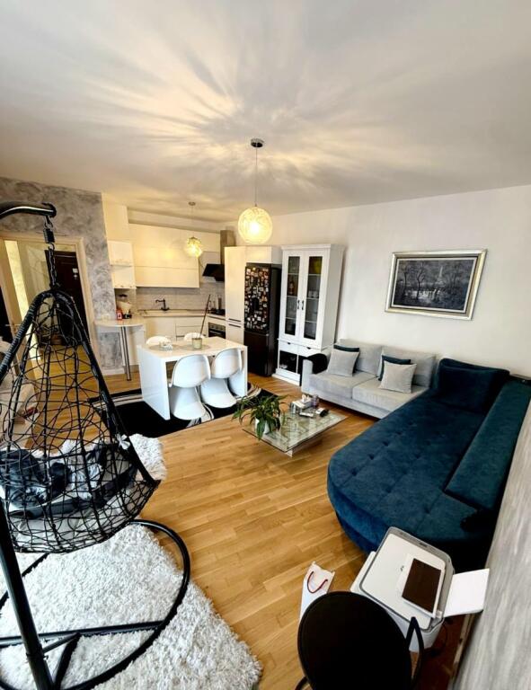 Affittasi appartamento 2+1+2 bagni nel nuovo viale Astir