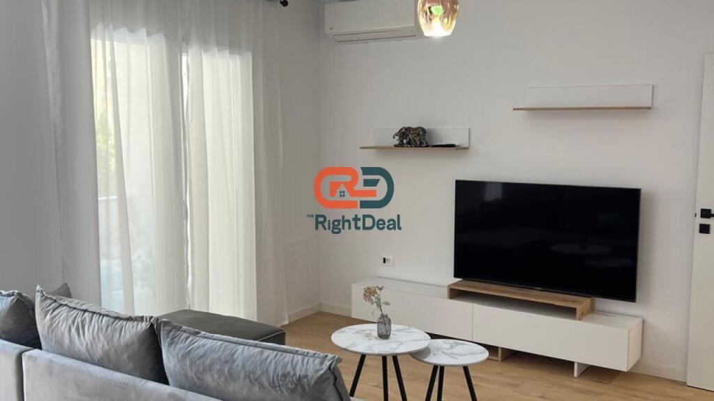 Tek Bulevardi Zogu I Pare, Jepet Me Qira Apartament 2+1, Totalisht I Investuar Dhe I Pa Banuar Me Pare!!