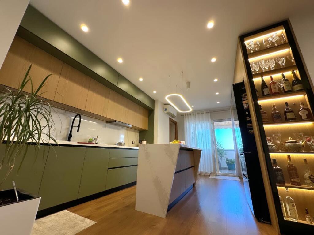 𝐑𝐫𝐮𝐠𝐚 𝟓-𝐌𝐚𝐣𝐢, 𝐩𝐫𝐚𝐧𝐞 CONCORD CENTER  SHESIM SUPER APARTAMENT 3+1+2