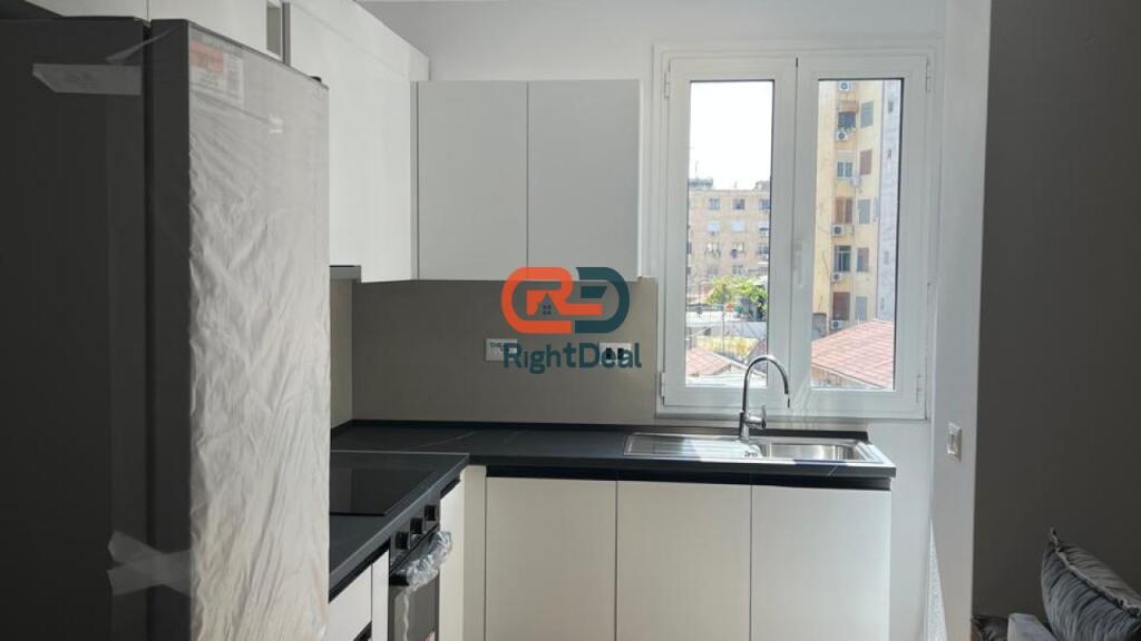 Tek Bulevardi Zogu I Pare, Jepet Me Qira Apartament 2+1, Totalisht I Investuar Dhe I Pa Banuar Me Pare!!