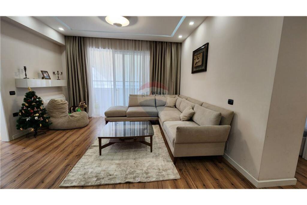 Super apartament 2+1 per qira tek Rruga e Kavajes.