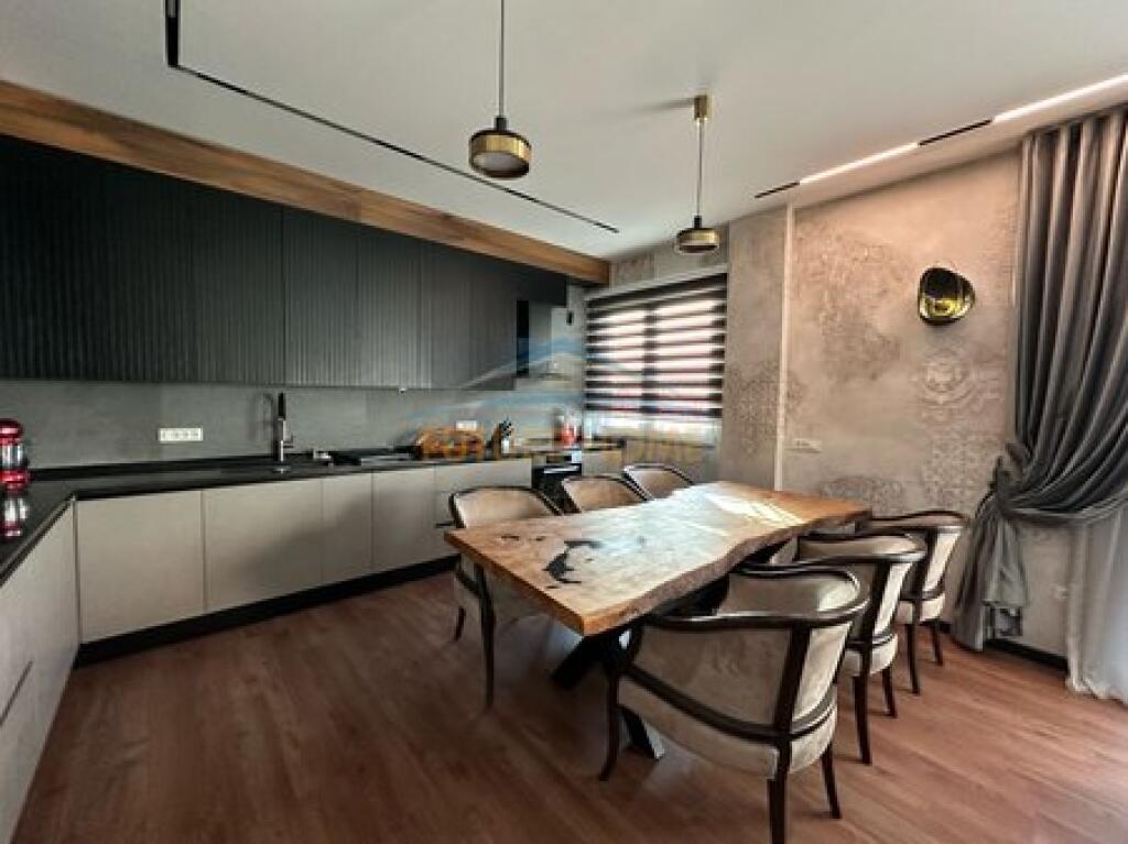 Shitje,Apartament 2+1+Parking,Perballe Delijorgjit !