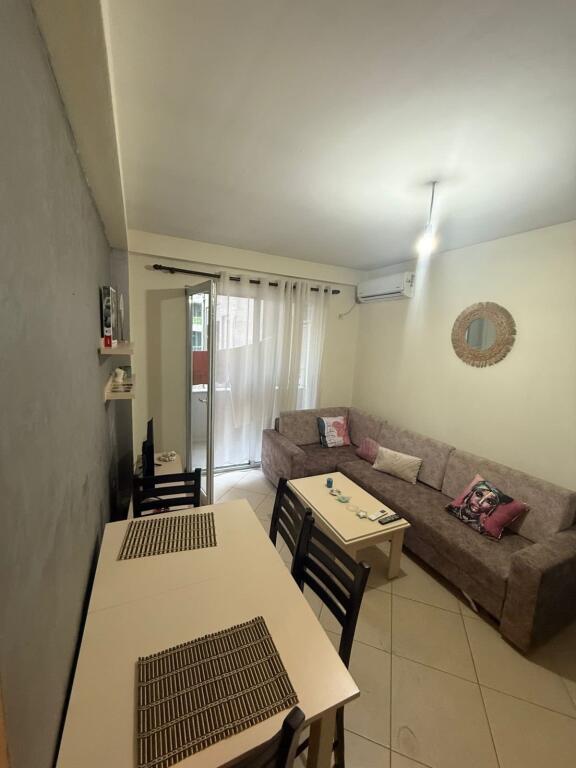 Shitet apartament 1+1 ne Astir