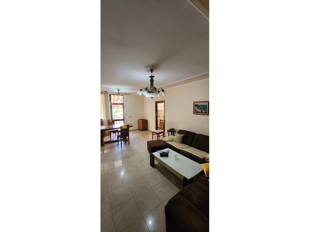 Jepet me qira apartament 3+1+2 pranë Ambasadës Amerikane!