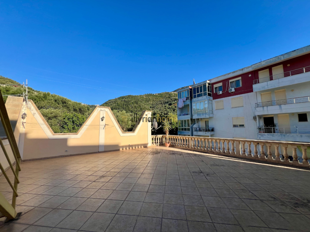 Shitet Vilë 3-Katëshe, pranë Lungomare, Vlorë.