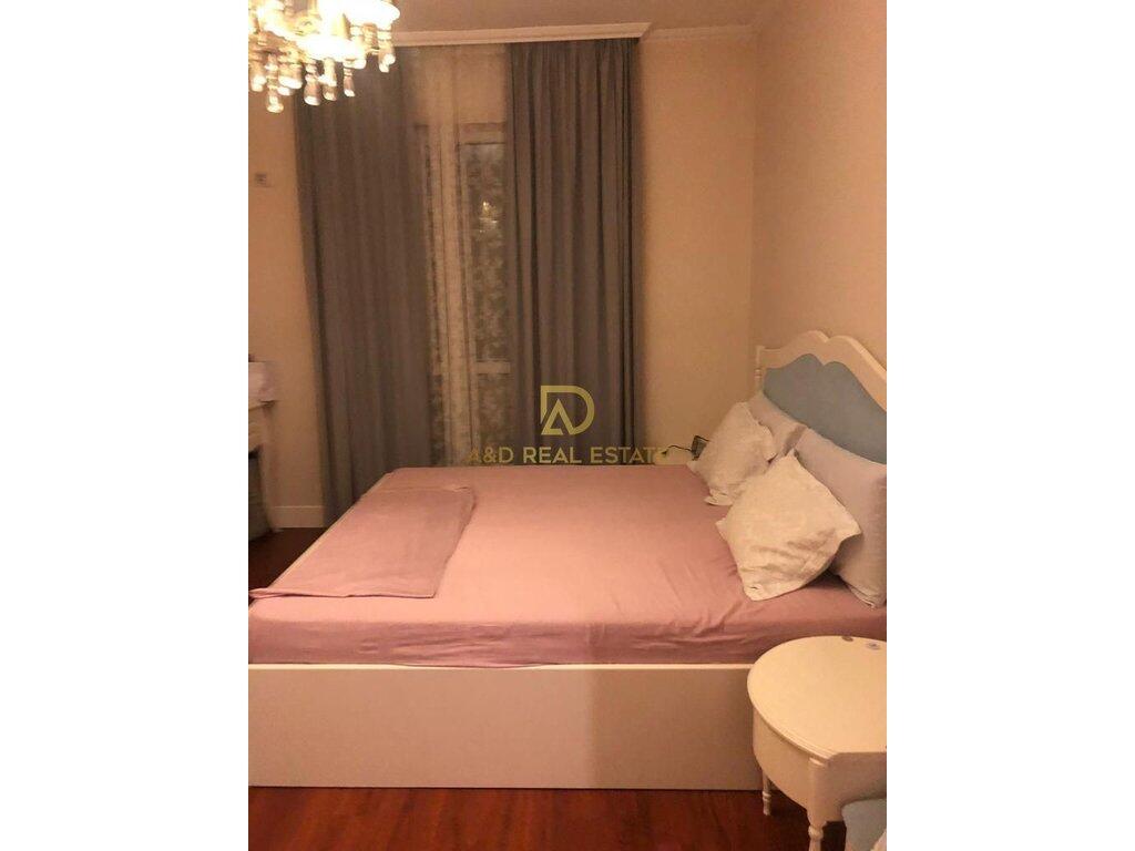 Shitet Apartament 2+1+2 - ISH STACIONI I TRENIT