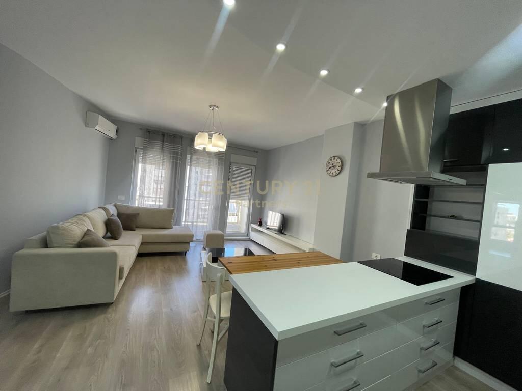 Appartamento 2+1+2 in affitto nel Complesso Magnet, zona 21 Dhjetori!