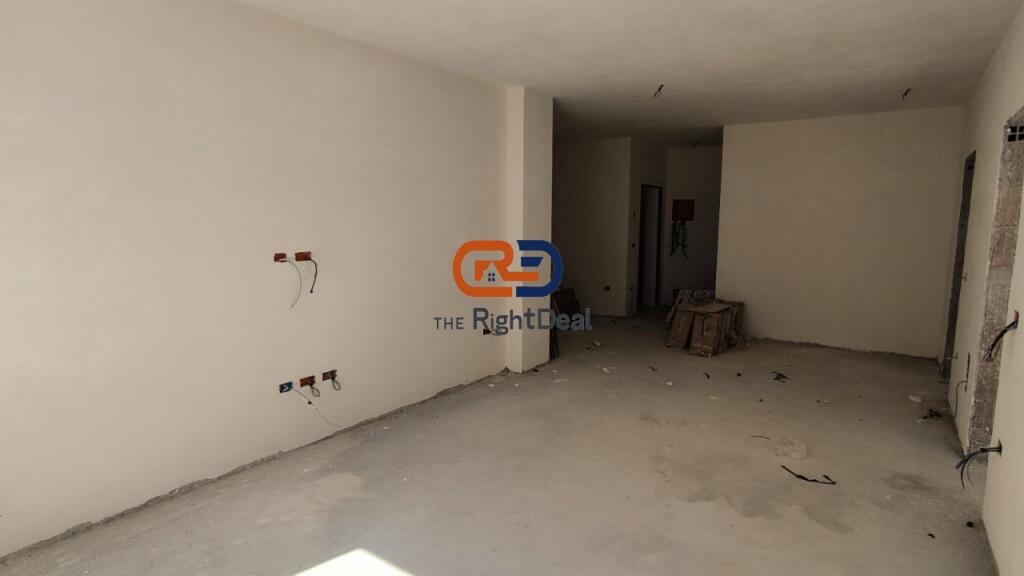 In Lapraka, At Aura Complex, Apartment 2+1 For Sale With Lots Of Light !!!