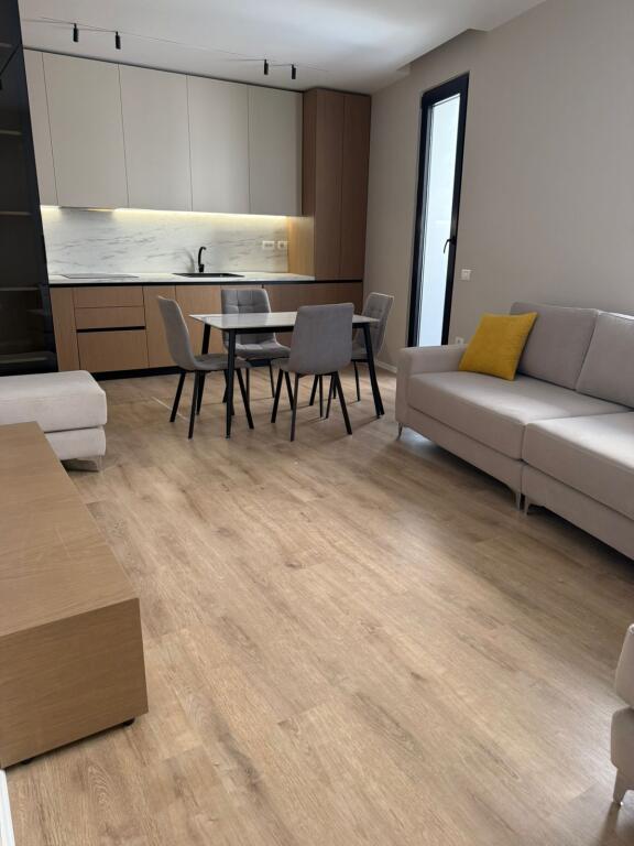 Apartament 2+1 per qira prane 21 Dhjetorit