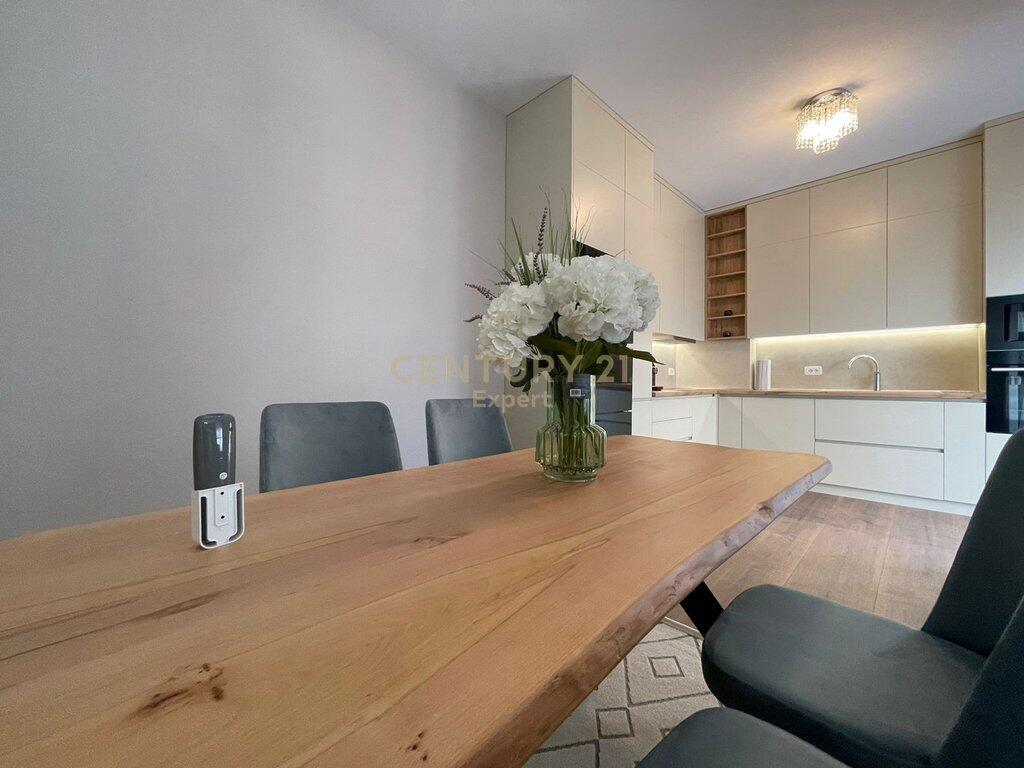 Apartment 3+1+2 with 2 parking spaces for rent at Park Life – Dry Lake!