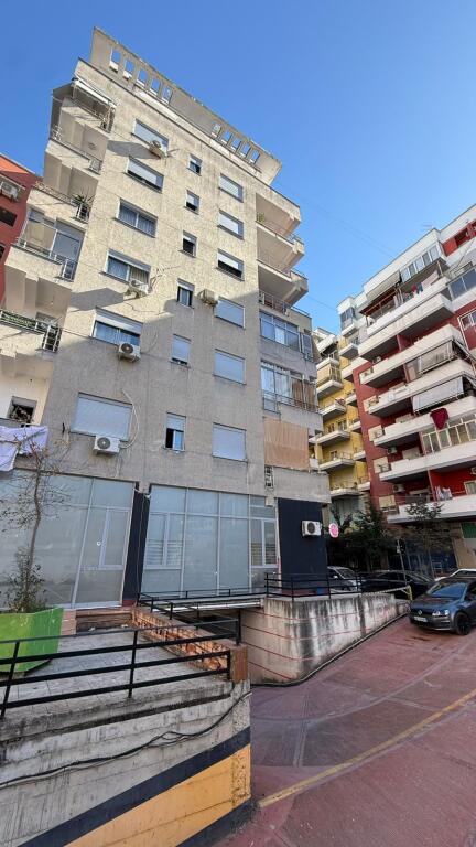Locale in affitto presso Urban Cafe ad Astir.