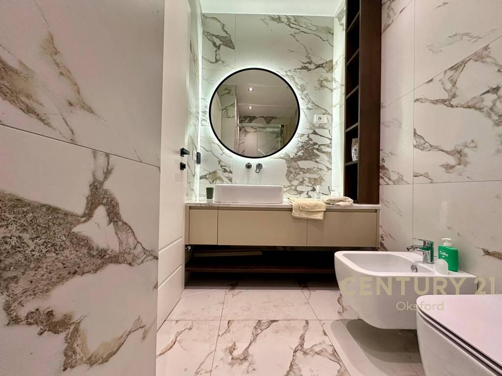 APPARTAMENTO DI LUSSO IN AFFITTO + POSTO AUTO PRESSO LAKE VIEW RESIDENCE!