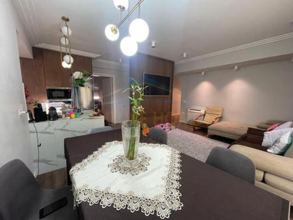 Shitet, Apartament 3+1+2, 21 Dhjetori, Tiranë.