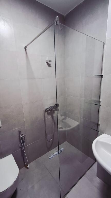 In affitto 2+1+2+parcheggio VICINO 21 DHJETORI 75.000 leke
