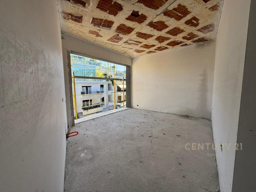 Penthouse për Shitje me Pamje Spektakolare – Liqeni i Thatë, Tiranë