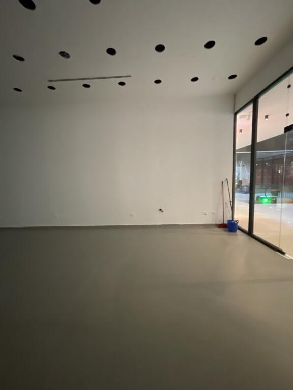 Locale commerciale in affitto Garden Building