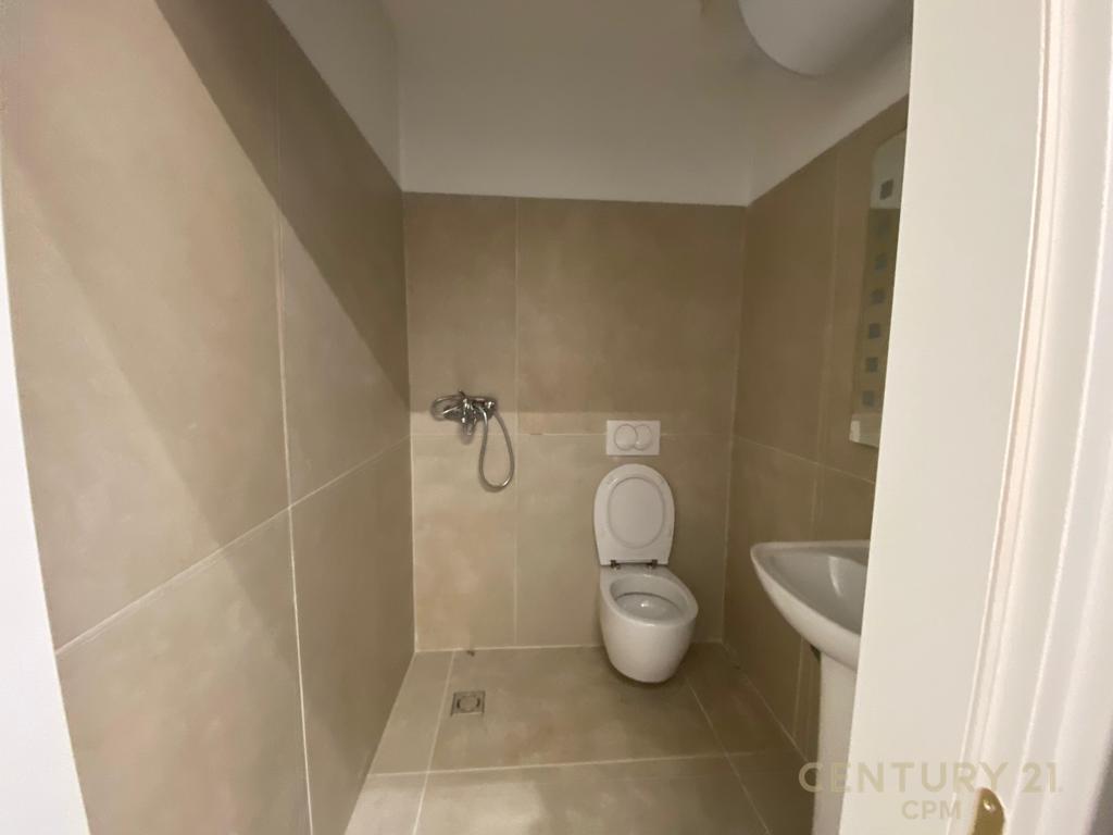 Surgical clinic premises for rent at KIKA 2 – Komuna e Parisit!