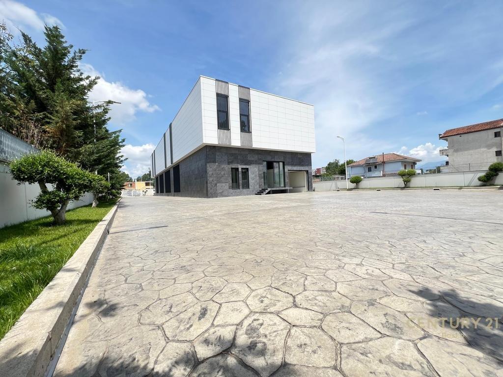 Godinë Moderne Multifunksionale për Qira – Mëzez, Tiranë!