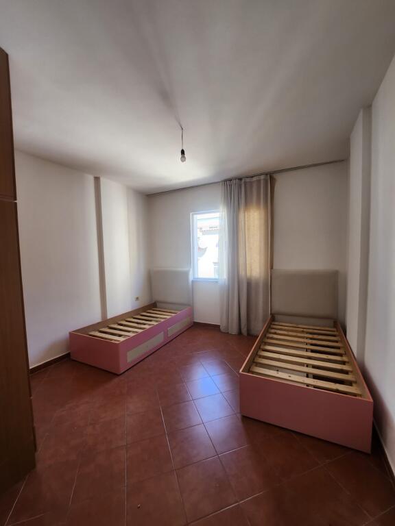 Shitet Apartament 2+1 'Rr.bill klinton"