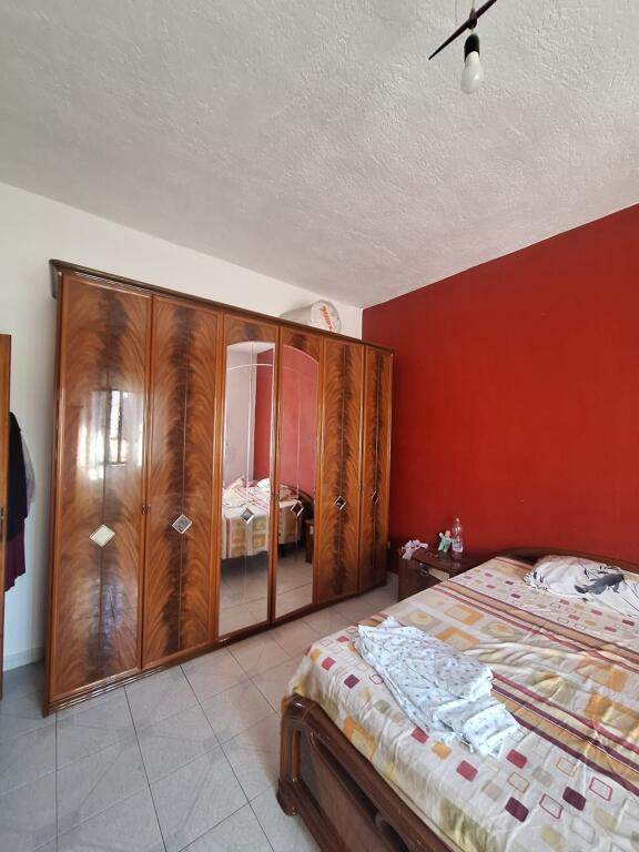 Appartamento 1+1 in affitto Via Vaid Kormaku, collina del Prete, valore 40.000 lek