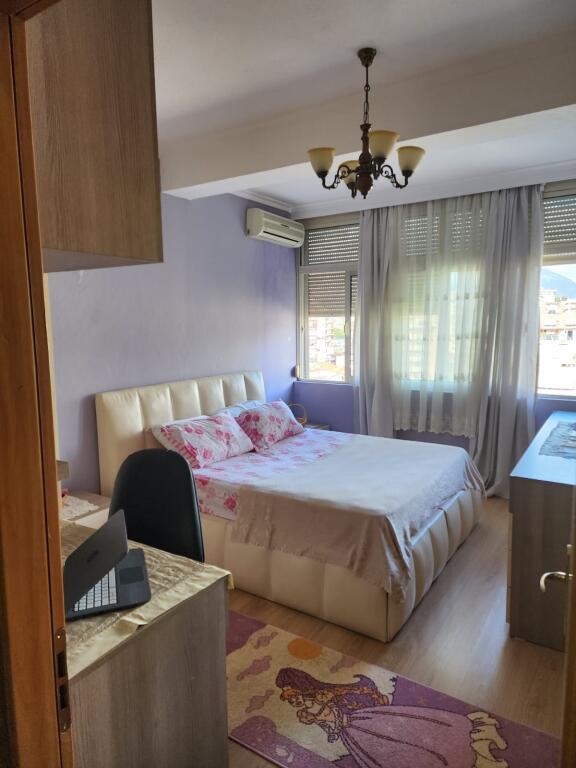 🏢Affittasi 2+1+2 a Zogu i Zi!  🔹️L'appartamento si trova vicino alla strada principale e vicino alla scuola della Signora del Buon Consiglio.  