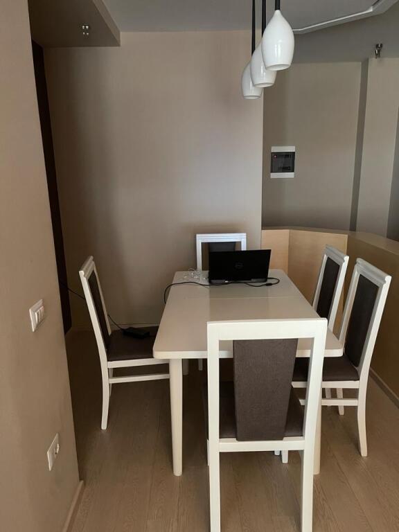 Appartamento moderno 2+1+2 in affitto a Yzberisht vicino al bar Flavio