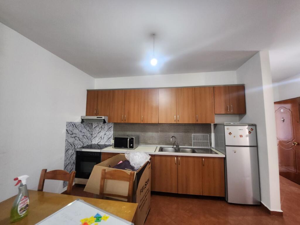 Shitet Apartament 2+1 'Rr.bill klinton"
