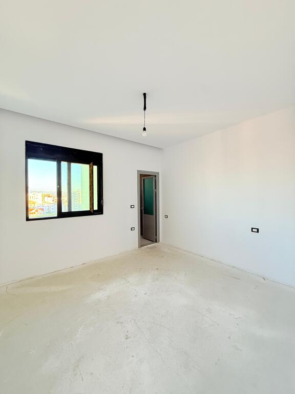 Penthouse 2+1+2 for sale in Kastriot Neighborhood, Fier