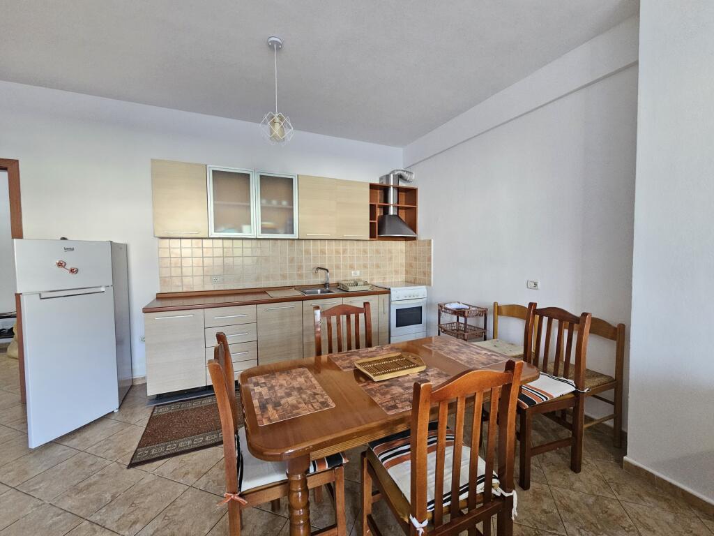 Jepet me qira apartament 1+1  - Kati 3 - pallat i ri "rruga Riza Cerova" Tiranë